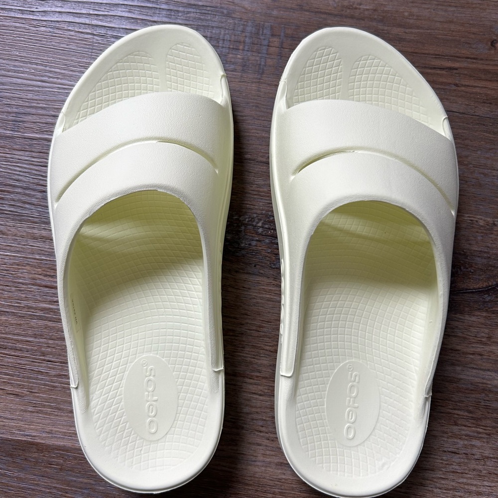 OOFOS Women’s Slide Sandals in Pale Yellow - Picture 11 of 13